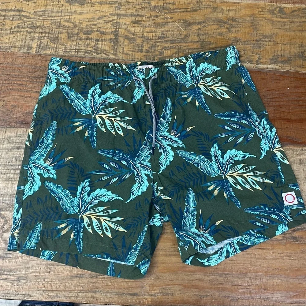 Public Beach men’s size Large Swim Shorts trunks tropical beach